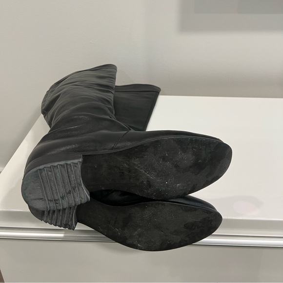 US 7.5 Black leather boots - Picture 3 of 4